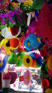 decoracion de papel la zamorana con diferentes formas 